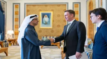 منصور بن زايد ونائب رئيس وزراء روسيا يناقشان تعزيز التعاون